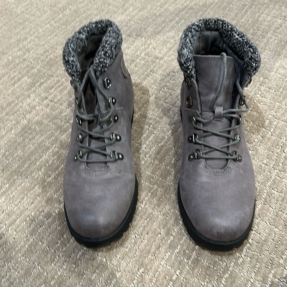 New never worn grey high tops boots with heather sweater detail. Sz 10 Cliffs